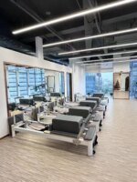 Durable Eco-Friendly Aluminum Alloy Pilates Reformer Machine - Image 6
